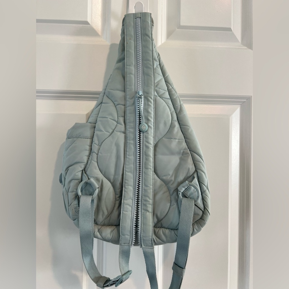 Vera Bradley Stylish Quilted Sling Bag in Light Blue - Picture 4 of 6